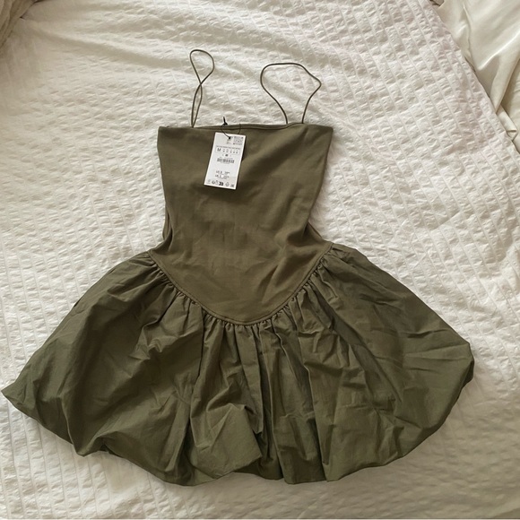 Sold out NWT Zara mixed rib Poplin balloon dress in olive green color size M - Picture 9 of 10